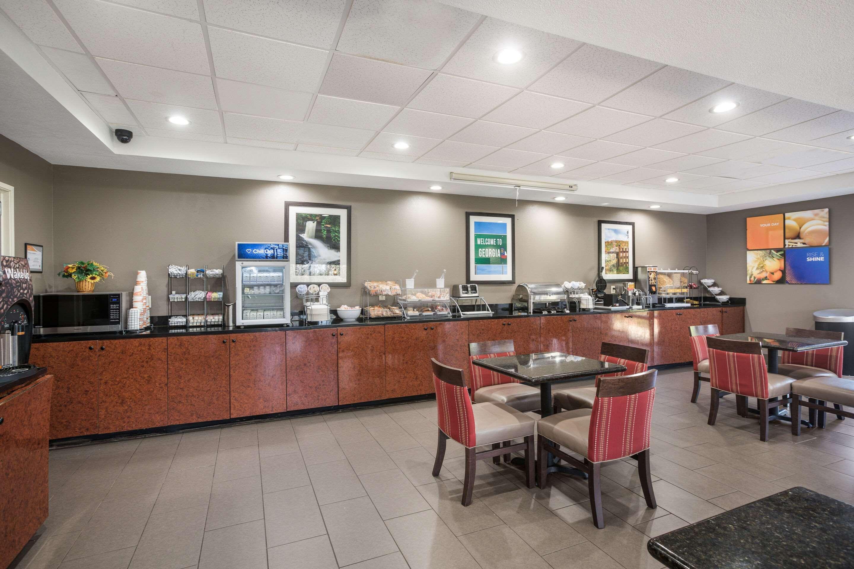 Comfort Suites Forsyth Near I-75 Exterior foto