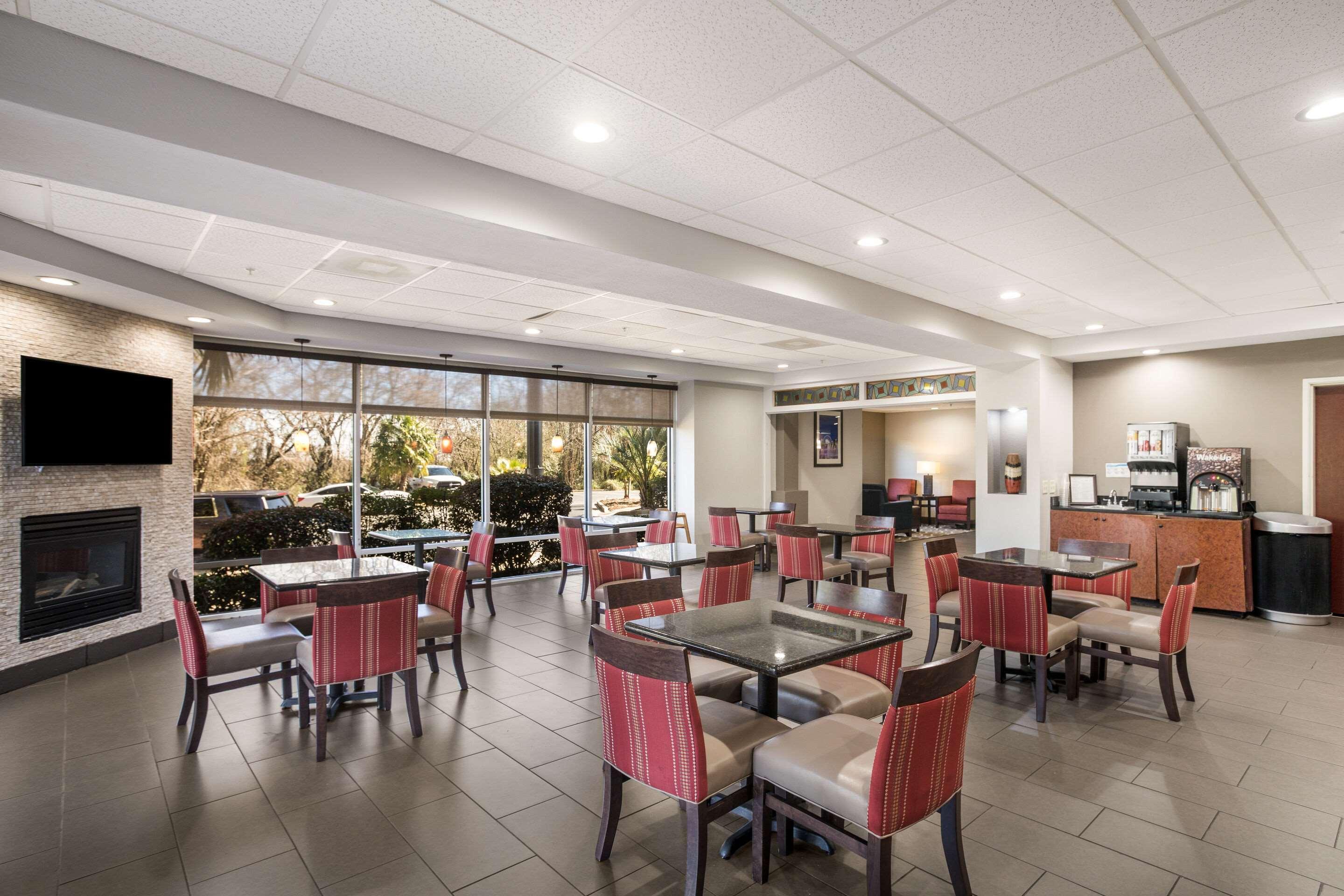 Comfort Suites Forsyth Near I-75 Exterior foto